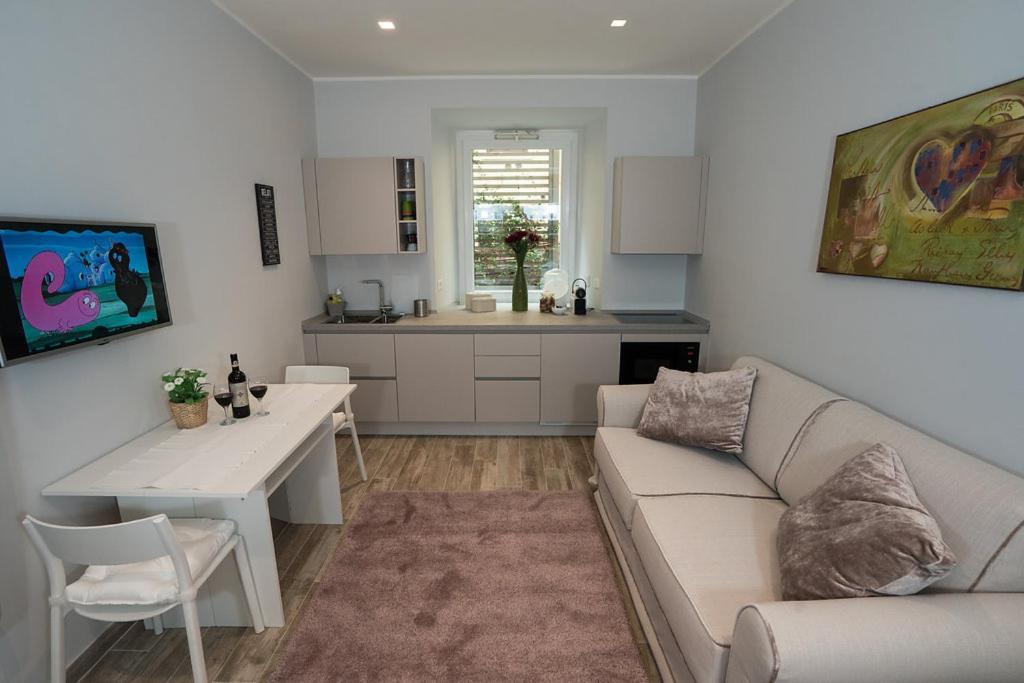 Laura Family Apartments Рим Екстериор снимка